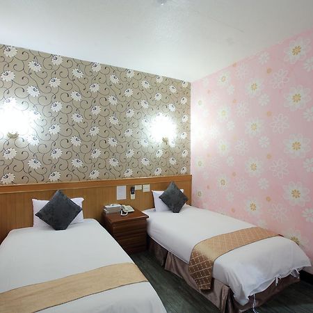Chiayi Crown Hotel Esterno foto