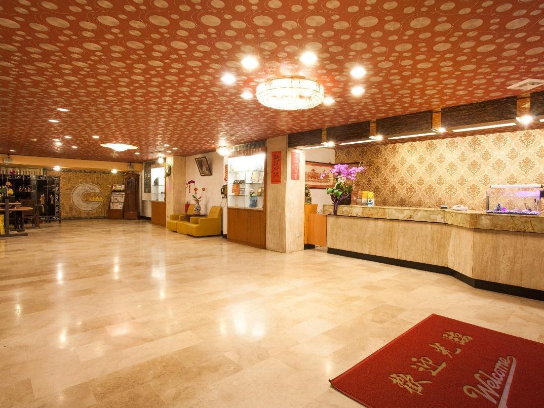 Chiayi Crown Hotel Esterno foto