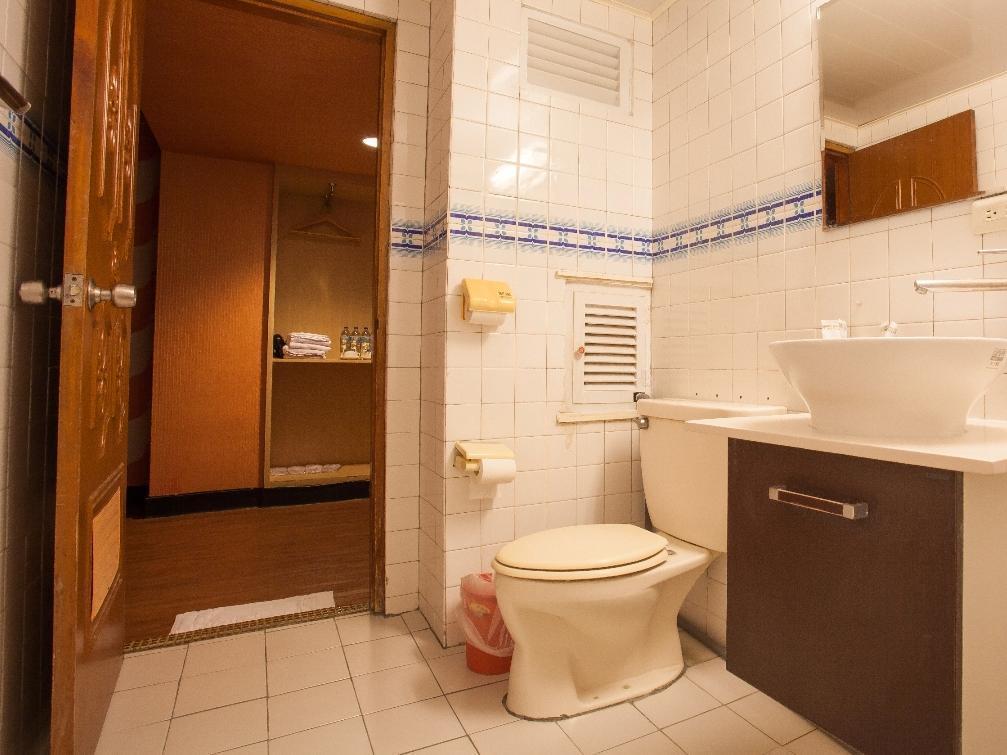 Chiayi Crown Hotel Esterno foto
