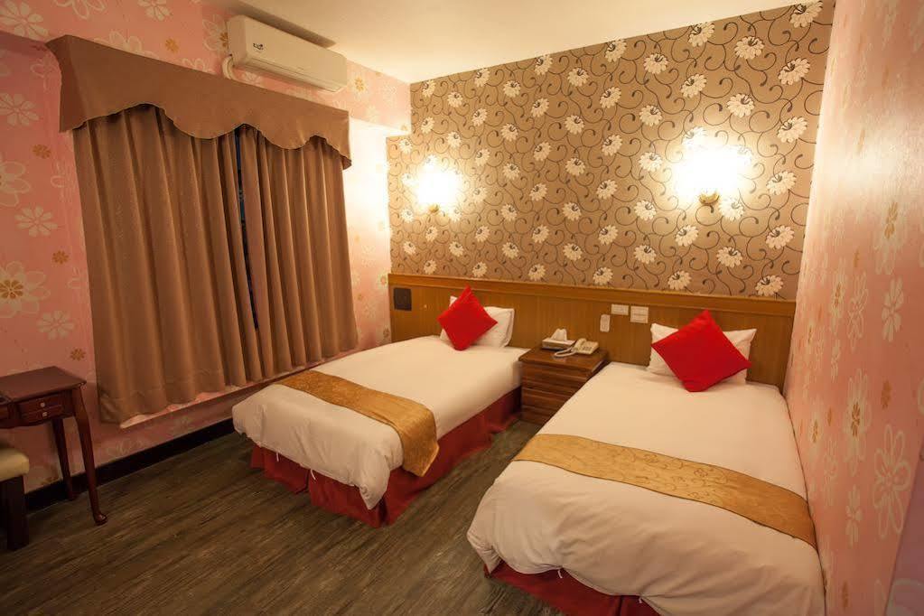 Chiayi Crown Hotel Esterno foto
