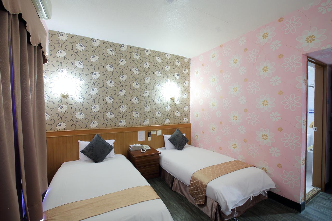 Chiayi Crown Hotel Esterno foto