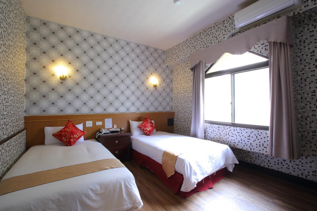 Chiayi Crown Hotel Esterno foto