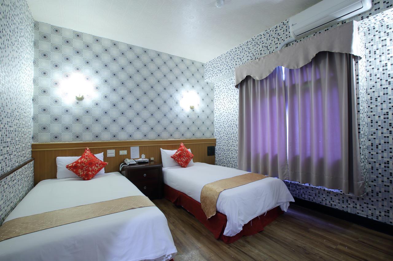 Chiayi Crown Hotel Esterno foto