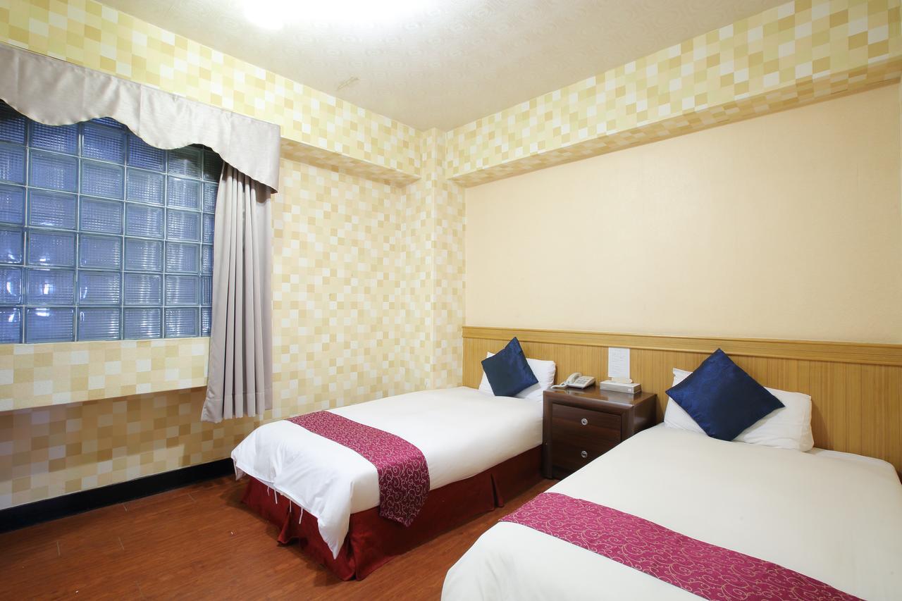 Chiayi Crown Hotel Esterno foto