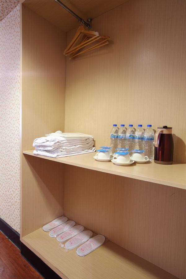 Chiayi Crown Hotel Esterno foto