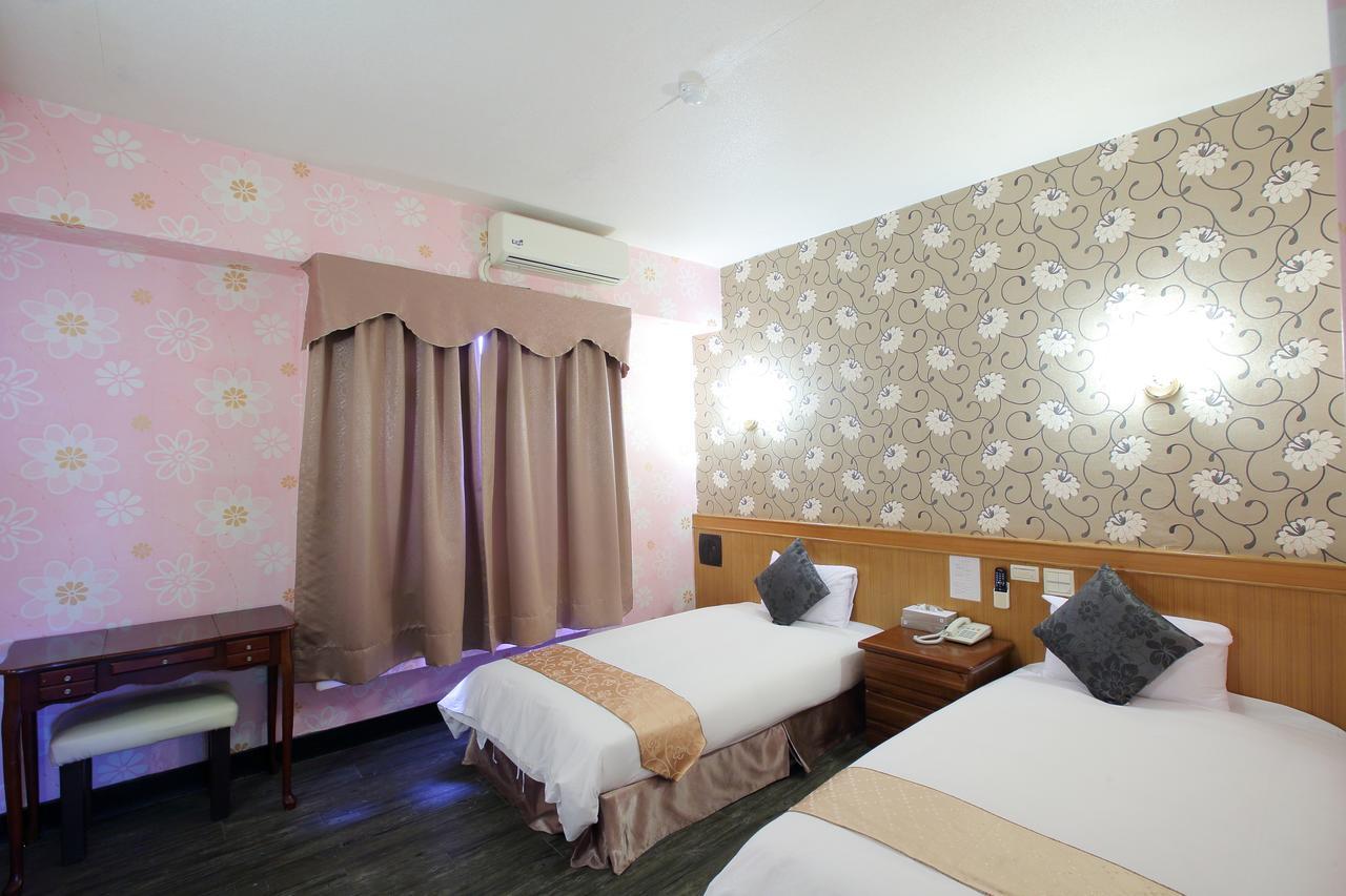 Chiayi Crown Hotel Esterno foto
