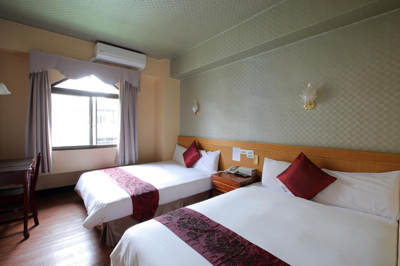 Chiayi Crown Hotel Esterno foto