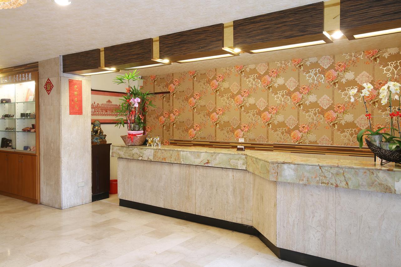 Chiayi Crown Hotel Esterno foto