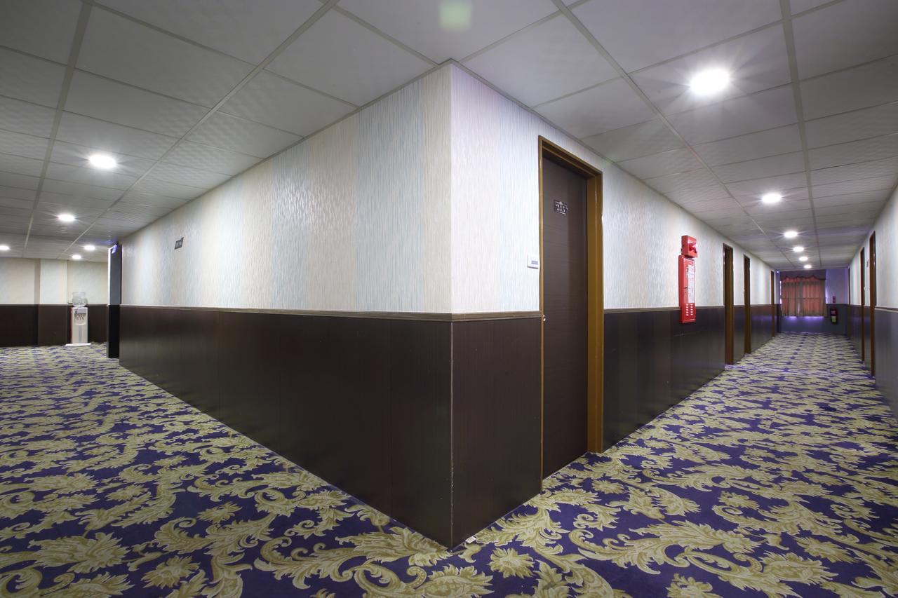 Chiayi Crown Hotel Esterno foto