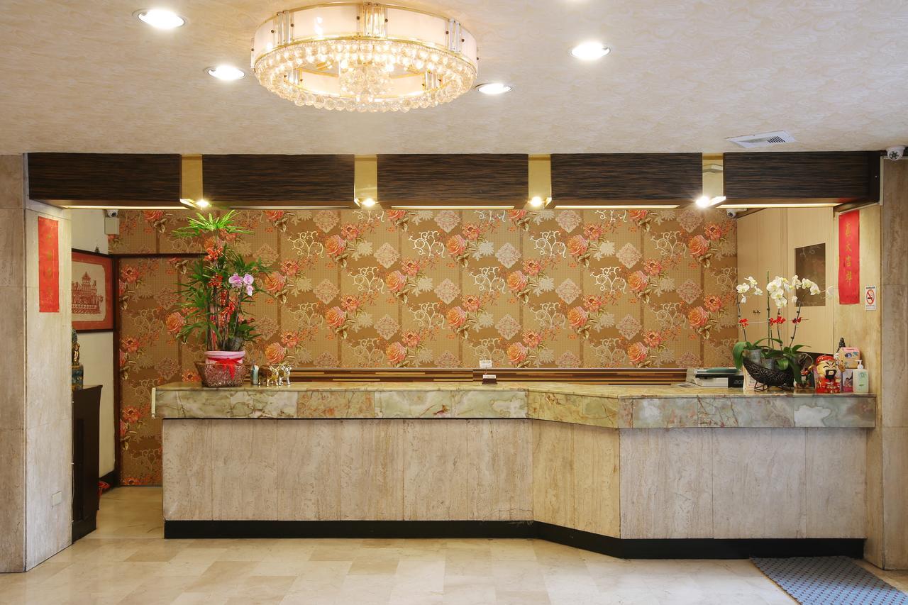 Chiayi Crown Hotel Esterno foto