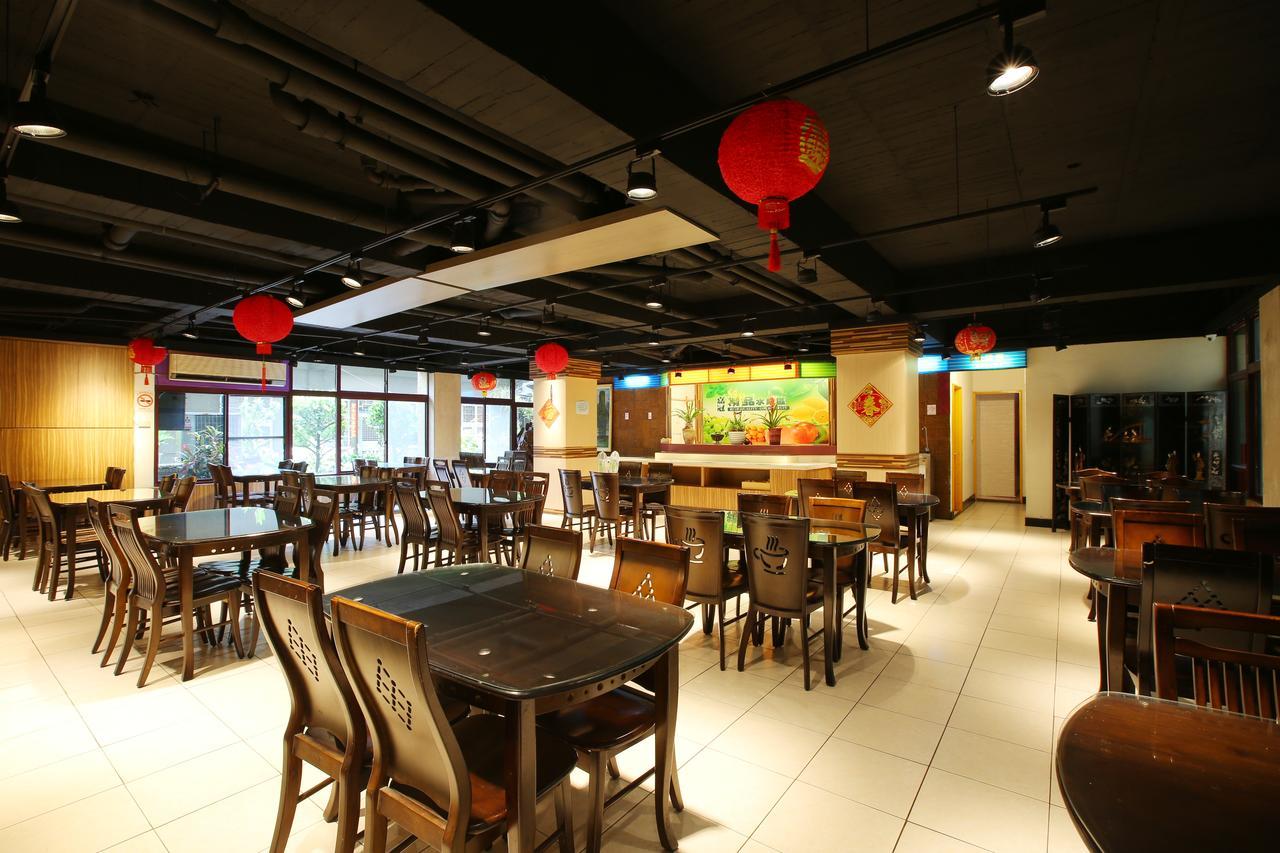 Chiayi Crown Hotel Esterno foto