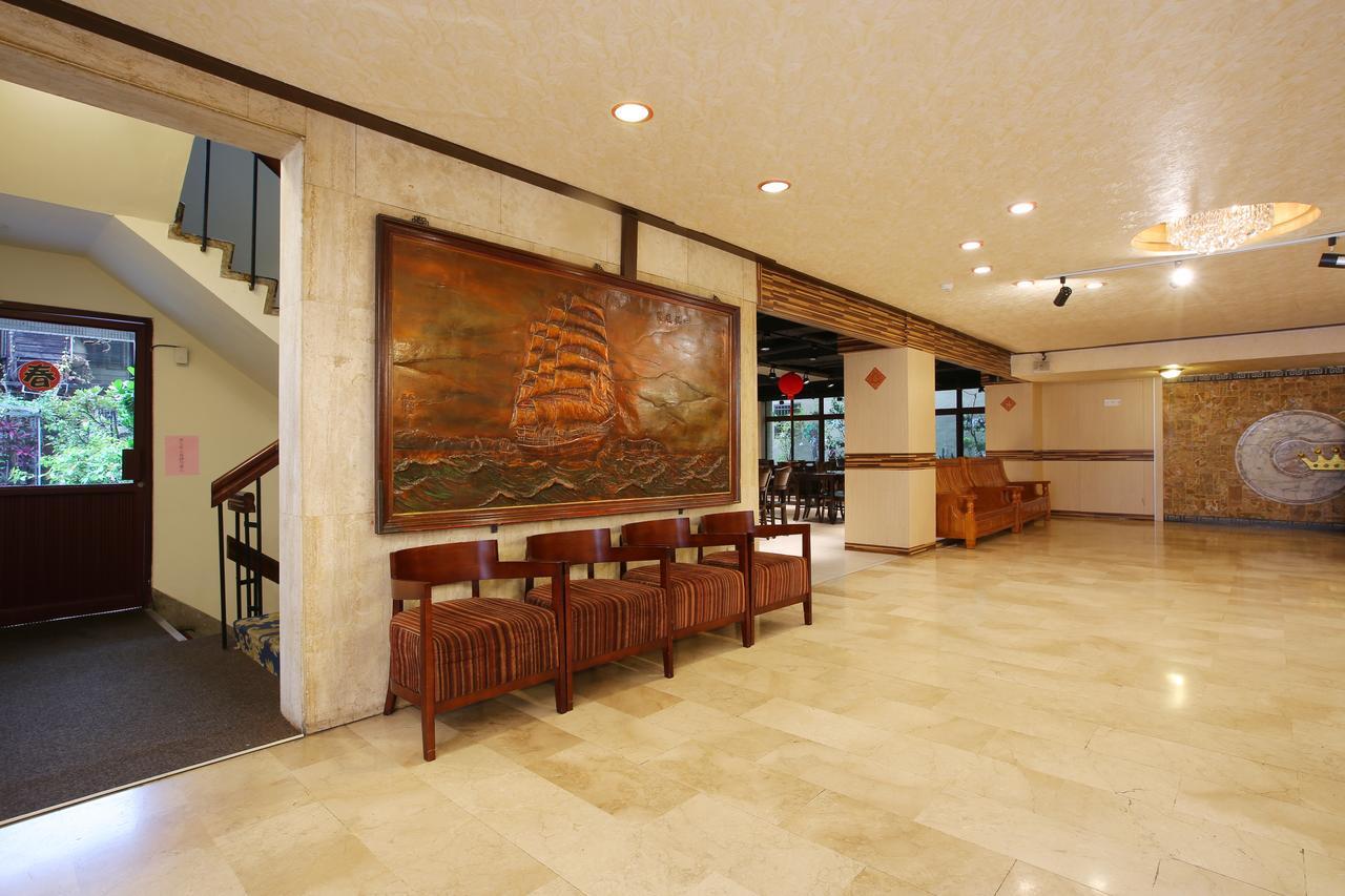 Chiayi Crown Hotel Esterno foto