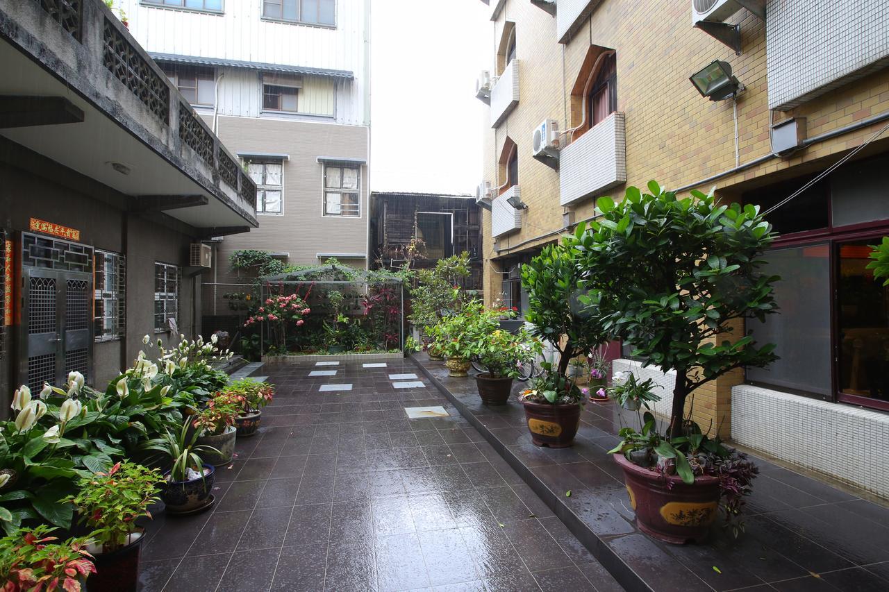Chiayi Crown Hotel Esterno foto