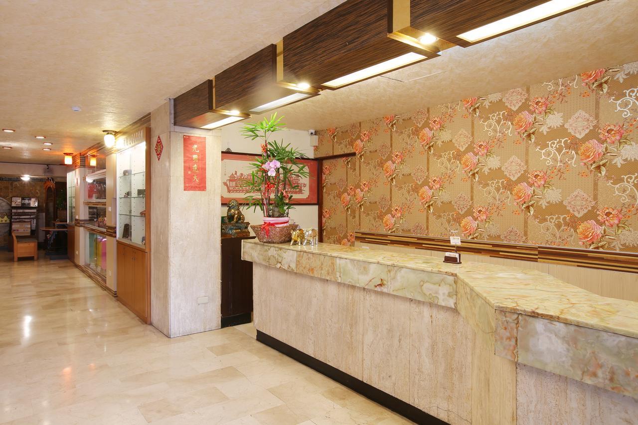 Chiayi Crown Hotel Esterno foto