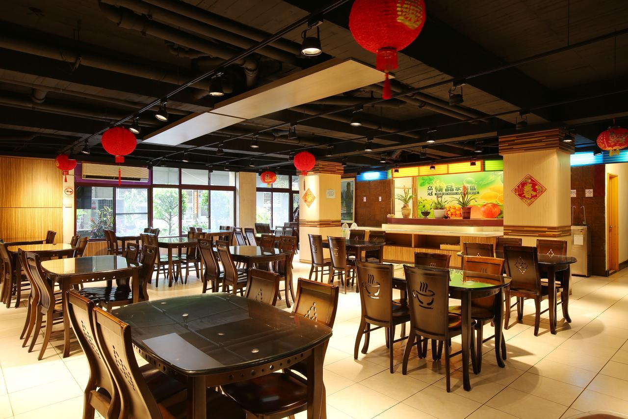 Chiayi Crown Hotel Esterno foto